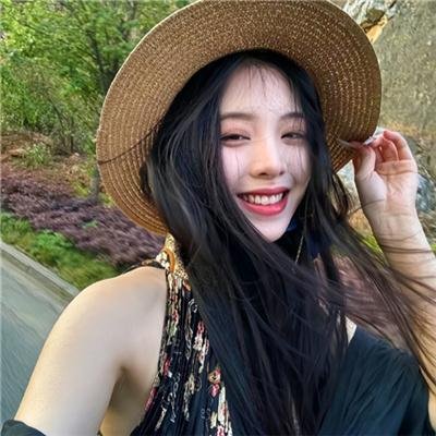 穿条纹衣的男孩